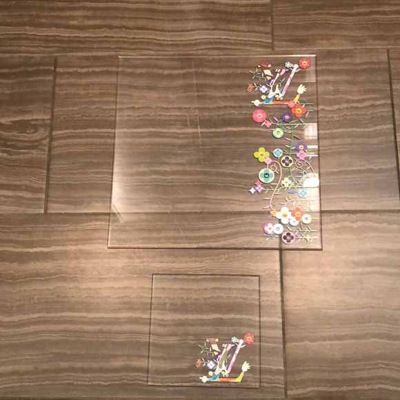 Authentic Louis Vuitton store decor - Picture 1 of 5